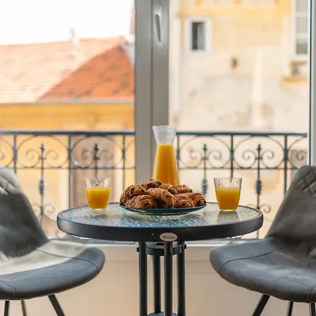 Spacieux Plafond Proche Monaco *